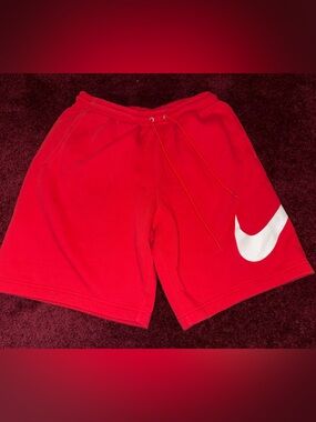 Men's NIKE CLUB FLEECE GRAPHIC SHORTS RED M Medium
